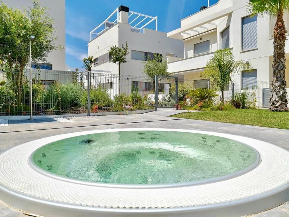 Apartamento Con Solarium Villa Amalia Torrevieja Exterior photo
